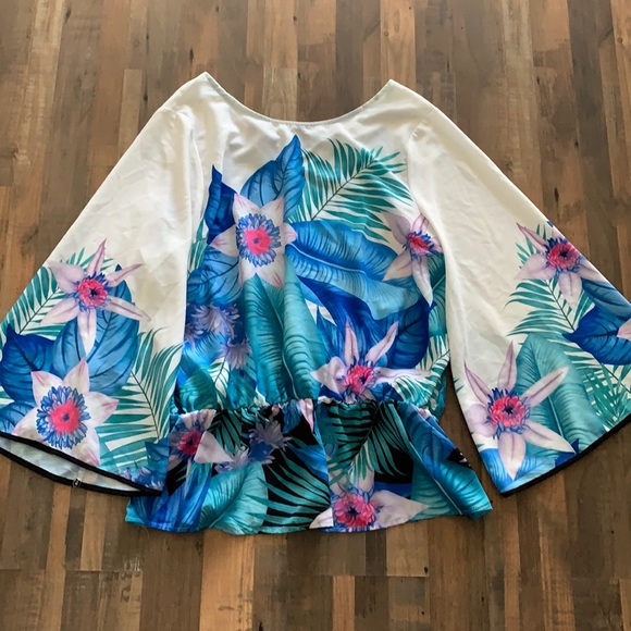 6/$25 ❌ Tropical Vibes Top - Picture 2 of 6
